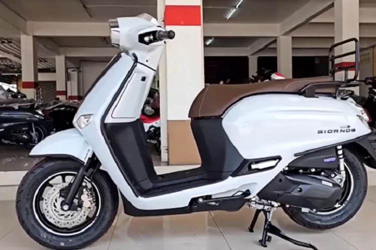Honda Stylo 160 Harga Spesifikasi, Skutik Retro yang Bikin Anda Tertarik!