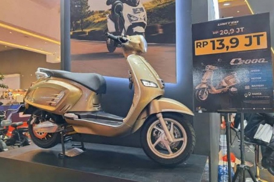 Ikon Gaya Baru! United C2000, Motor Listrik yang Mempesona di IIMS 2024