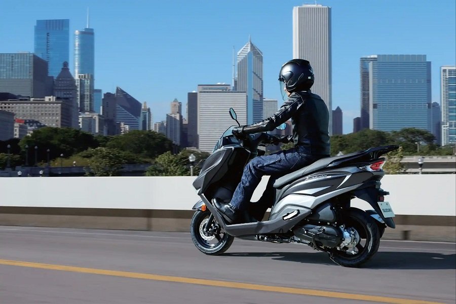 Ini Dia! Rahasia Suzuki Burgman Street 125 EX! Skutik Elegan dengan Performa Luar Biasa dan Irit Bensin!