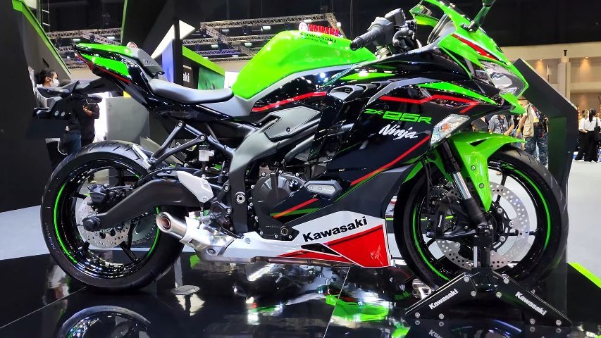 Kawasaki Ninja ZX-25R 2024 Meluncur di Malaysia, Ada Warna Baru yang Bikin Ngiler!