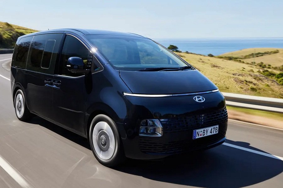 Menapaki Kemewahan dan Teknologi Baru dengan Hyundai Staria! MPV Premium yang Mencuri Perhatian