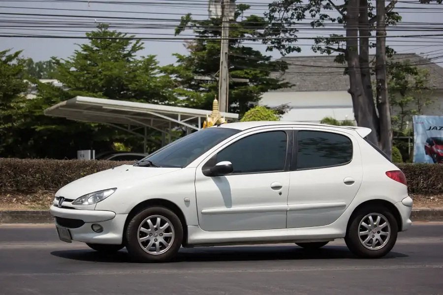 Menghidupkan Kembali Kenangan! Mengungkap Pesona Peugeot 206 dengan Harga Ramah