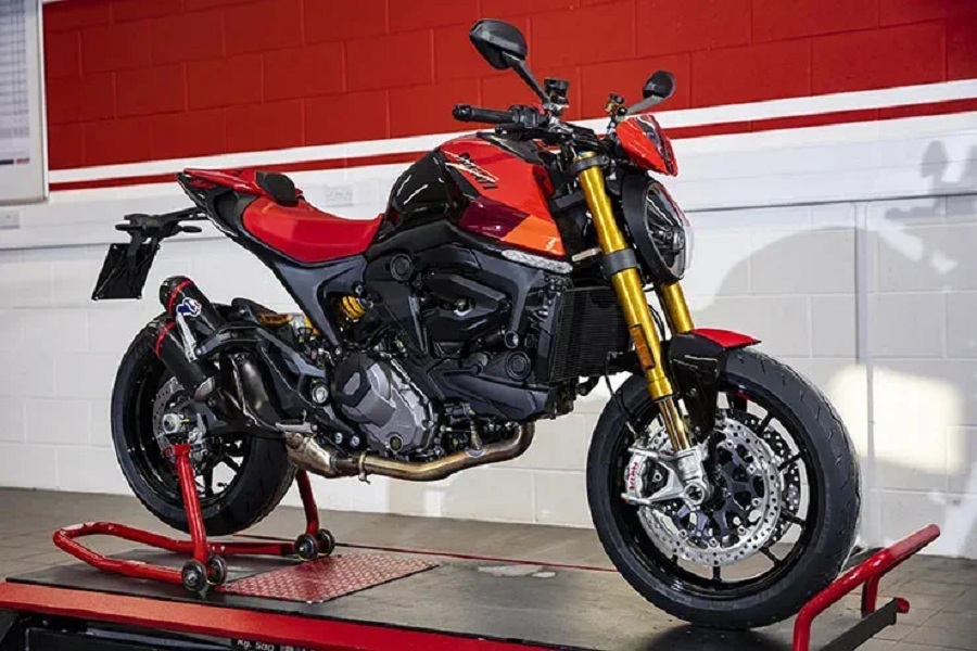 Menyelami Keindahan dan Kehebatan Ducati Monster 1100: Monster Berotot yang 'Ringan' dan Penuh Prestasi