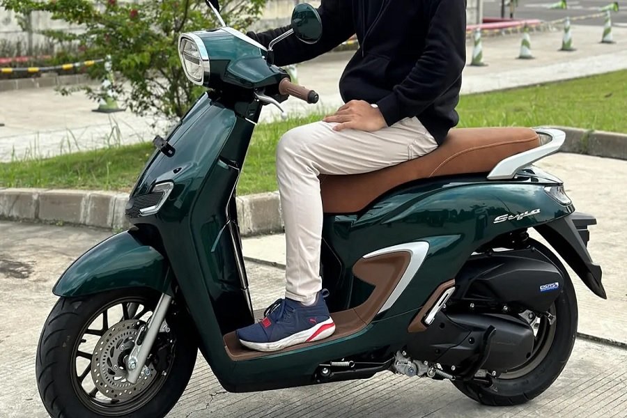 Perbandingan Honda Stylo 160 vs Yamaha Grand Filano Duel Kekuatan Mesin dan Fitur Modern untuk Generasi Z!