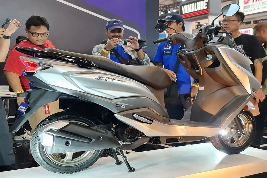 Rahasia Suzuki Burgman 400 2024 Ngebut 400 KM Sekali Isi Tank Pengalaman Mewah di Jalan Raya