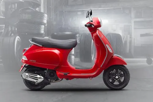 Vespa LX 125, Skuter Klasik yang Kini Lebih Terjangkau!