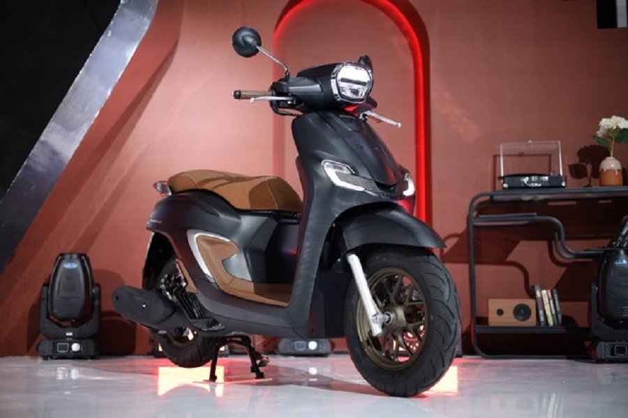 Wow! Honda Stylo 160 ABS Matte Black 2024 Skutik Retro Modern yang Memukau!