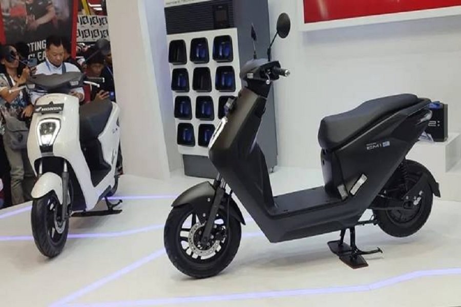 Wow! Terobosan Terbaru! Honda Rilis Skuter Listrik Canggih EM1 e Plus 2024 dengan Fitur Unggul, Bikin Kamu Makin Nyaman