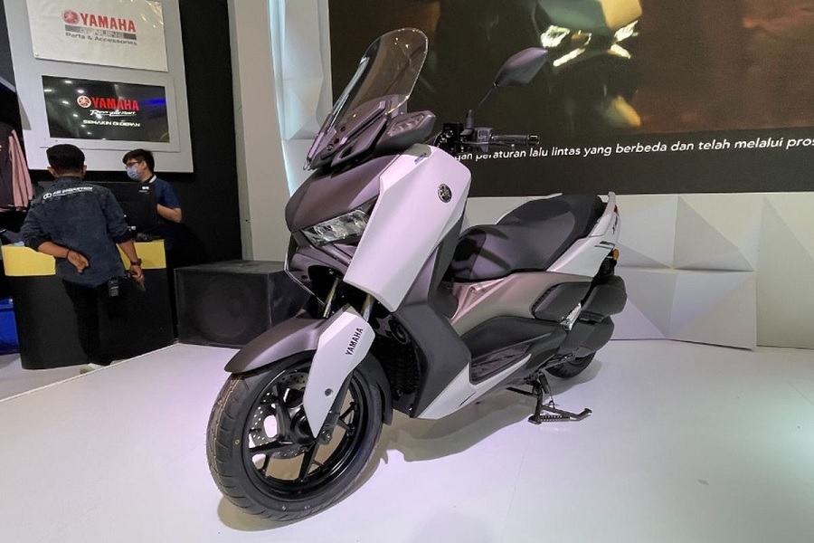 Wow! Yamaha XMAX 250 Versi 2024 Tampil Beda dengan Velg Biru dan Fitur