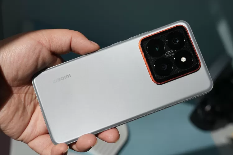 Xiaomi 14 Pro Titanium, Smartphone Terbaik dengan Koneksi Satelit!