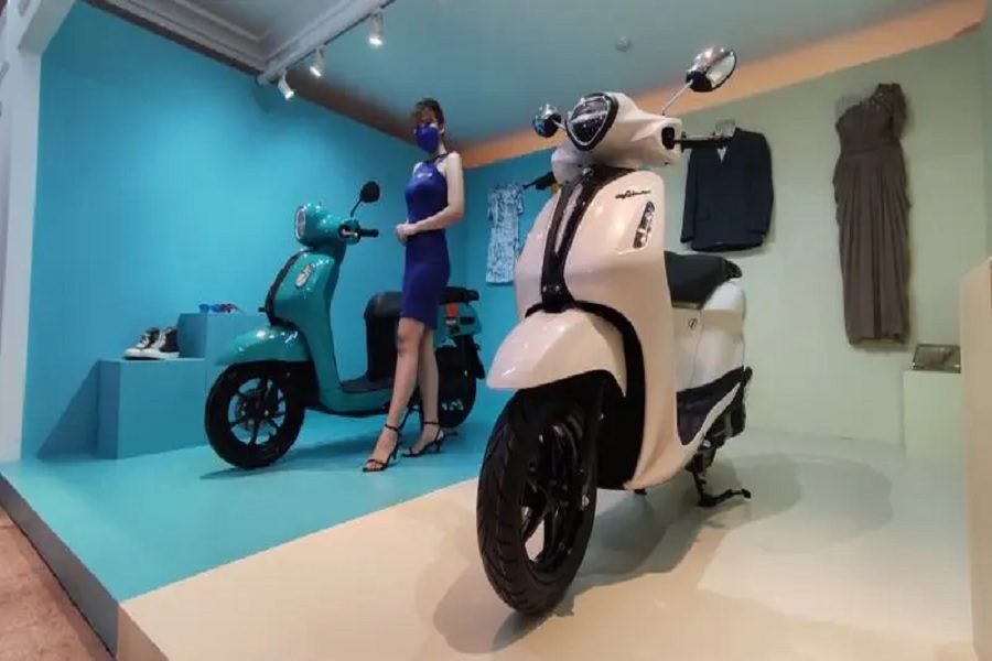 Yamaha Grand Filano Lux Silver, Jawara Baru Skutik Retro! Kenapa Bikin Honda Kebingungan