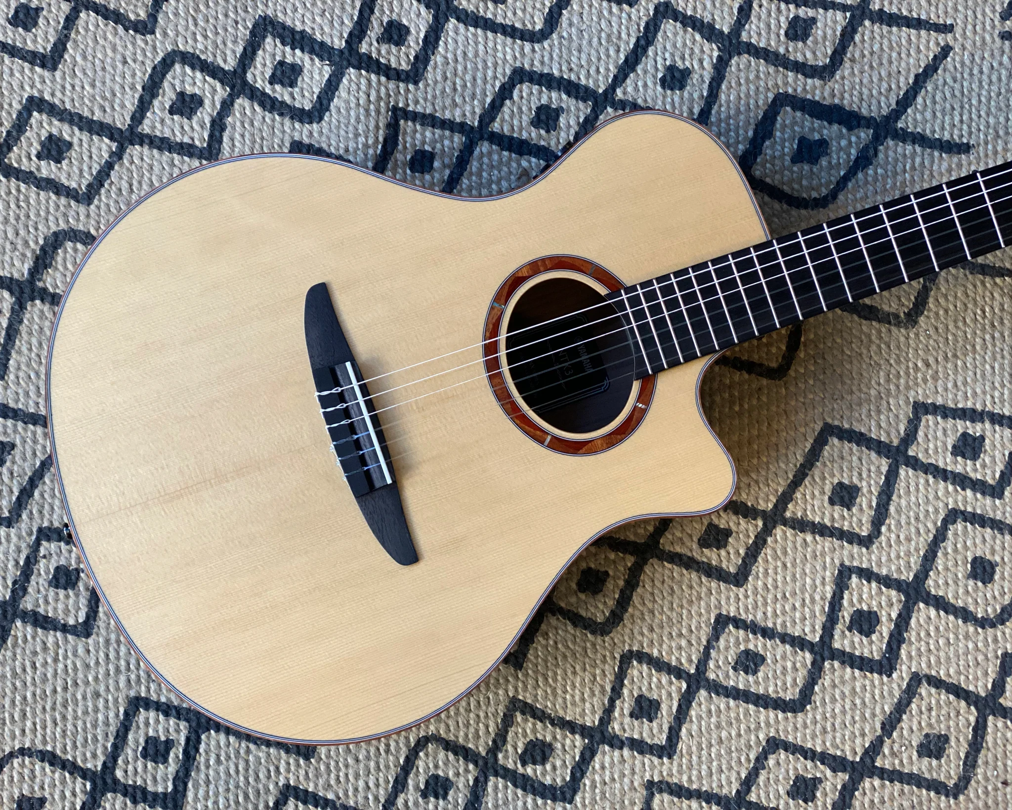 Yamaha NTX, Gitar Akustik-Elektrik yang Cocok untuk Semua Genre Musik!