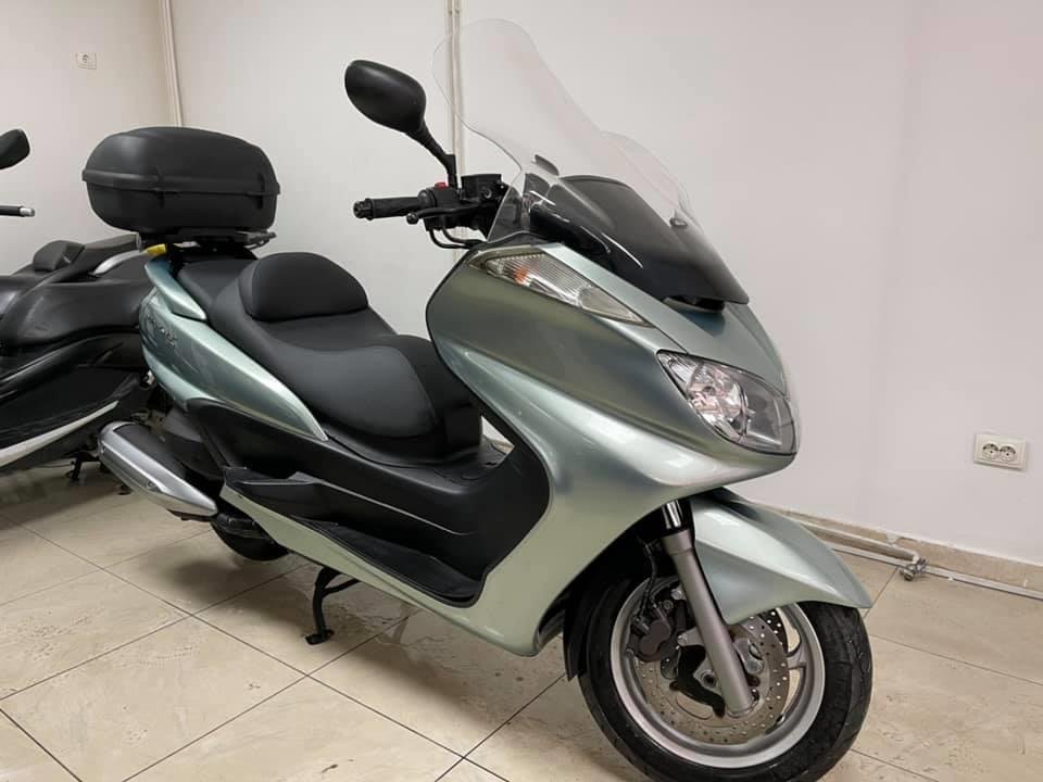 Yamaha YP400 Majesty, Skuter Mewah dengan Harga Terjangkau!