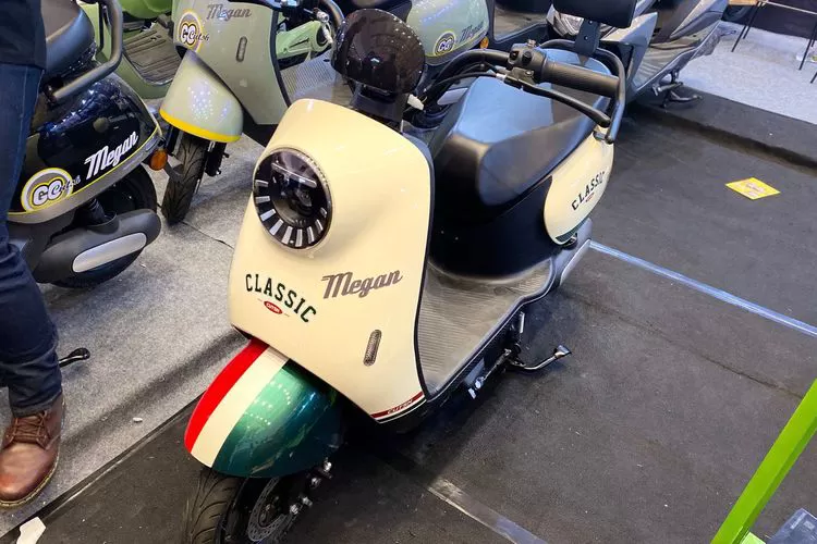 ZPT Nimbuzz, Motor Listrik Murah Tapi Berkualitas 2024, Harga Hanya 3 Jutaan Sudah Bisa Tempuh Jarak 70 Km!
