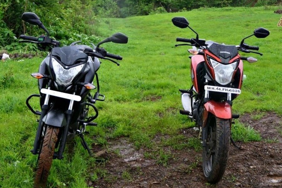 Perbandingan Honda CB Hornet 160R VS Bajaj Pulsar NS160