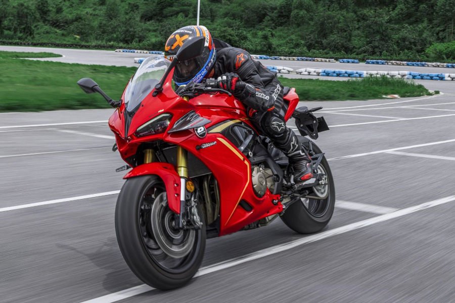 QJMotor SRK 600 RC 2024 Sportbike Dengan Penampilan Agresif