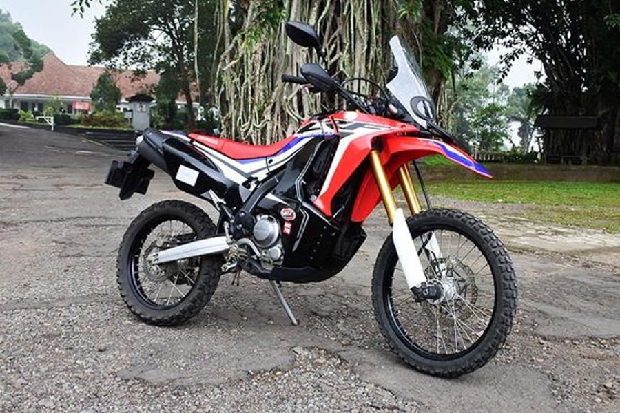 Honda CRF 250 Motor Trail Bertenaga dengan Desain Garang!