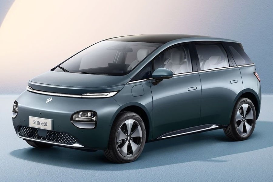 Wuling Memperkenalkan Mobil Listrik Terbaru Cloud EV