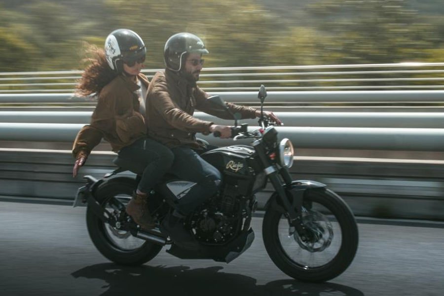 Rieju Century 125 Sentuhan Modern pada Motor Retro
