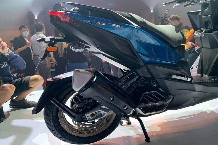 Bergaya Maxi, KRV 180 vs. KMAX 180 Siapa yang Bakal Goyang Pasar Skutik