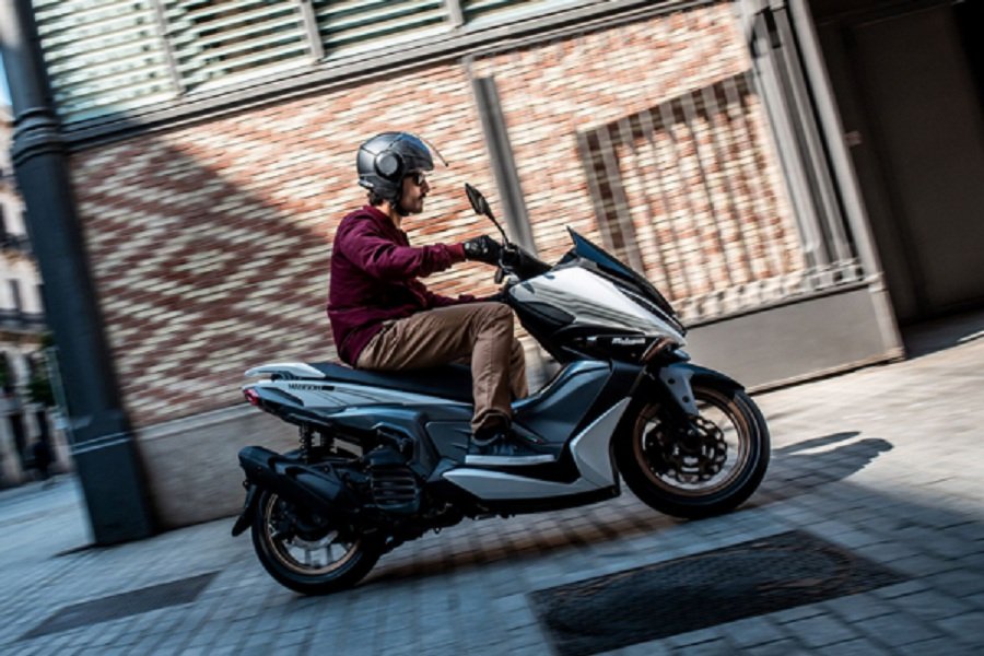 Bukan Hanya Rival, Malaguti Madison 150 Siap Tantang Honda PCX 160 dengan Desain Agresif dan Fitur Canggih!