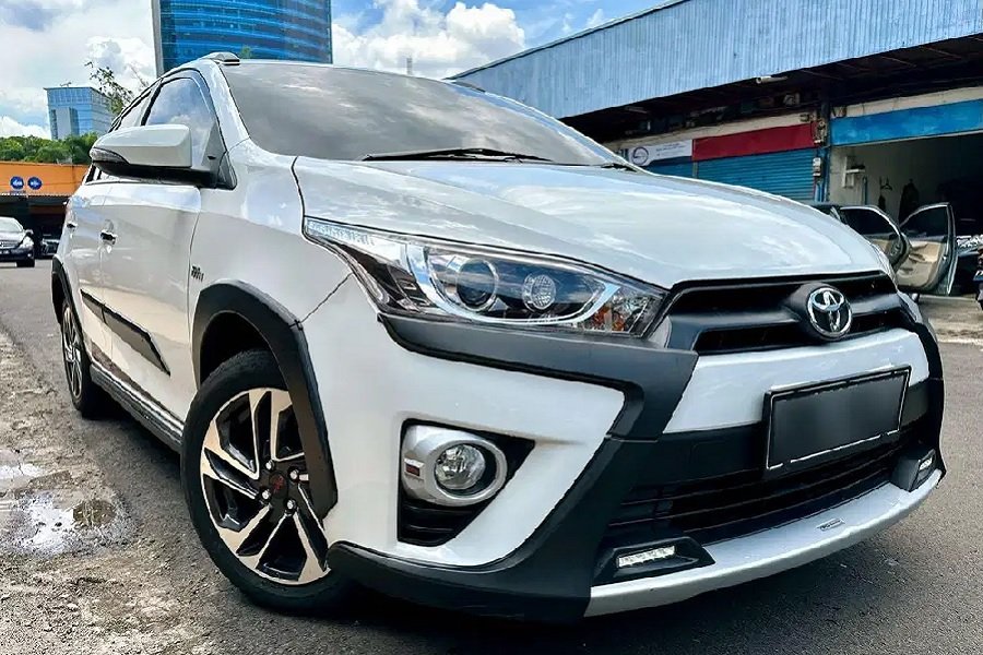 Cari Mobil Bekas Temukan Kesempurnaan dengan Toyota Yaris 2016 Matic Pesaing Honda Jazz Dengan Harga Menarik