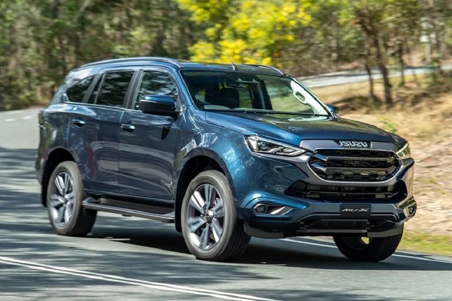 Duel Hebat di Ranah SUV Mewah! Isuzu MUX vs. Mitsubishi Pajero Sport Elite Edition
