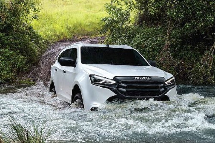 Isuzu MU X Rahasia SUV Tangguh yang Mengalahkan Fortuner dan Pajero Sport