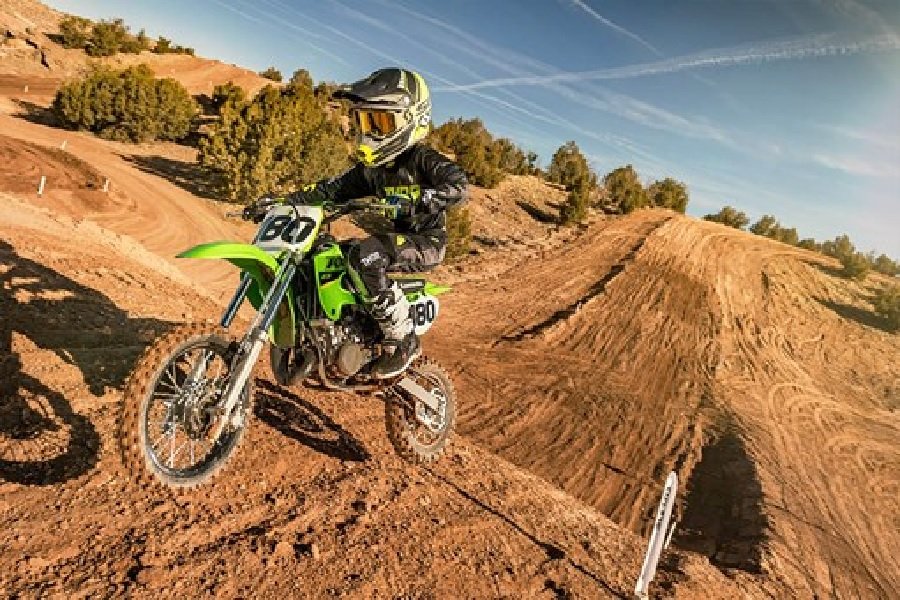 Kawasaki KX 65 Mesin Petrol Bertenaga Siap Melesat di Medan Off-Road! Apakah Ini Motor Impian Pecinta Petualangan