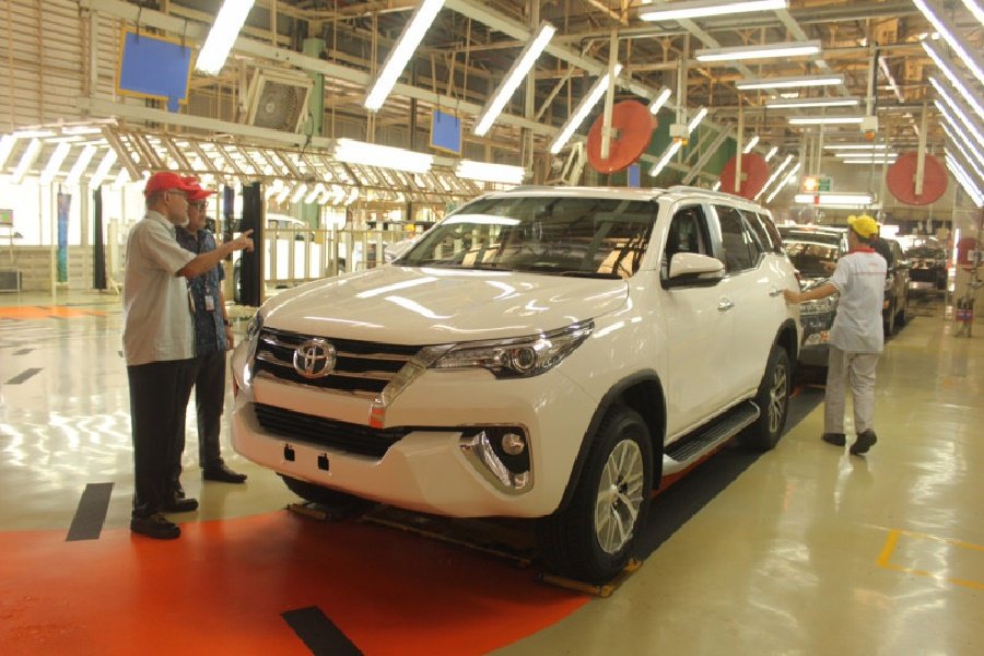 Luar Biasa! Toyota Fortuner 4. 000 cc Ternyata Buatan Indonesia Loh, Lihat Spesifikasi dan Fitur Terbaiknya