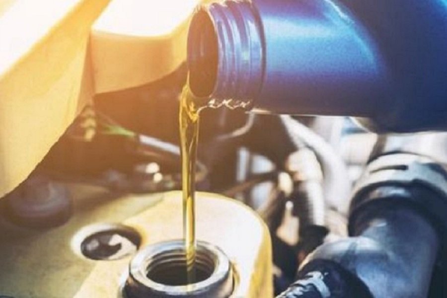 Masih Mengabaikan Oli Mesin Motor Dampak Fatal dan Risiko Biaya Tinggi yang Harus Diketahui