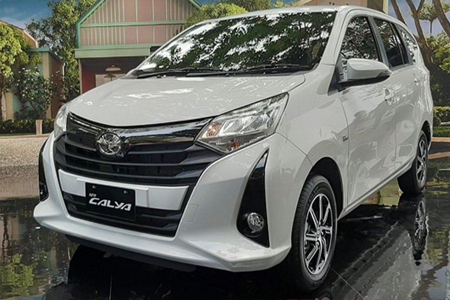 Memilih Mobil untuk Mudik Lebaran! Perbandingan Besaran Pajak dan Efisiensi Antara Toyota Calya dan Daihatsu Sigra
