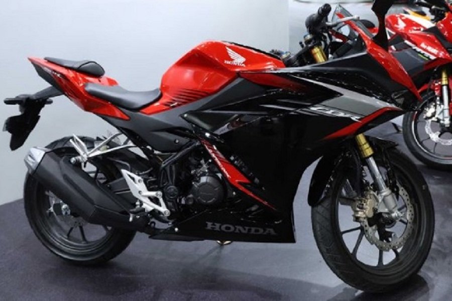 Menjelajahi Performa dan Fitur Terkini Honda CBR150R! Pilihan Antara Versi Non-ABS dan ABS