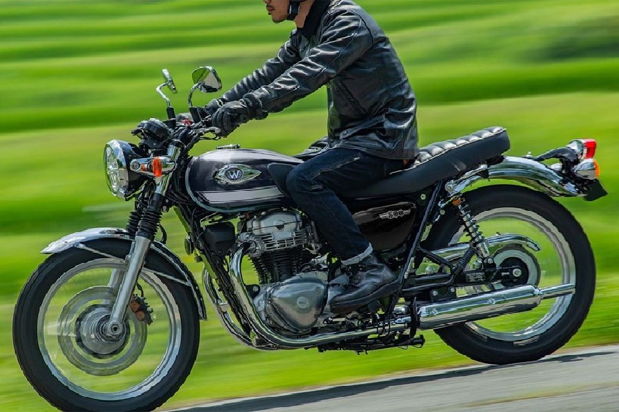 Moge Retro Kawasaki W800 Sentuhan Klasik dengan Performa Modern!