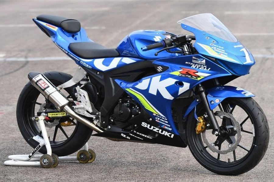 Ngabuburit Naik Suzuki GSX R150 Tampil Beda, Curi Perhatian Ciwi-Ciwi di Jalanan