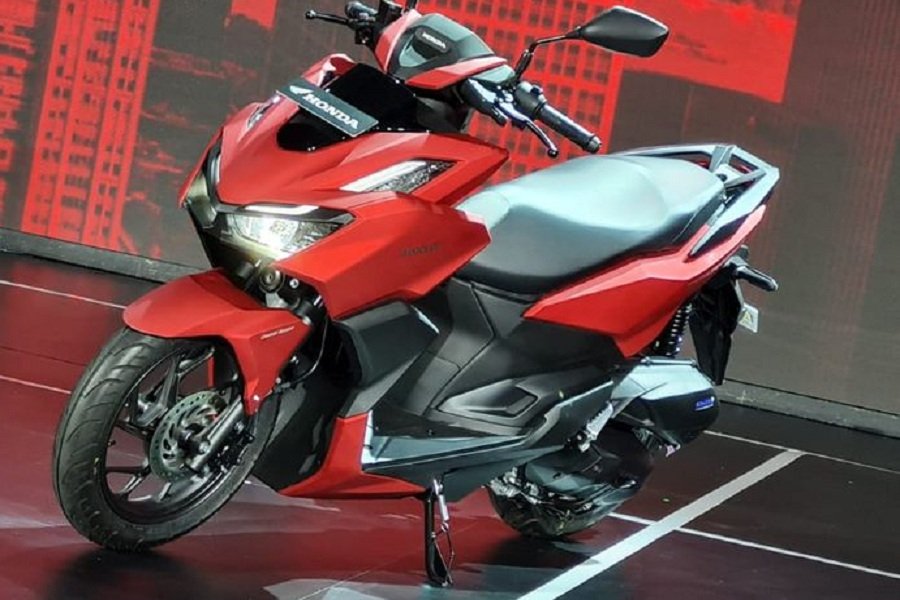 Review Honda Vario 160! Kelebihan dan Kekurangan Motor Matic Sporty Terbaru!