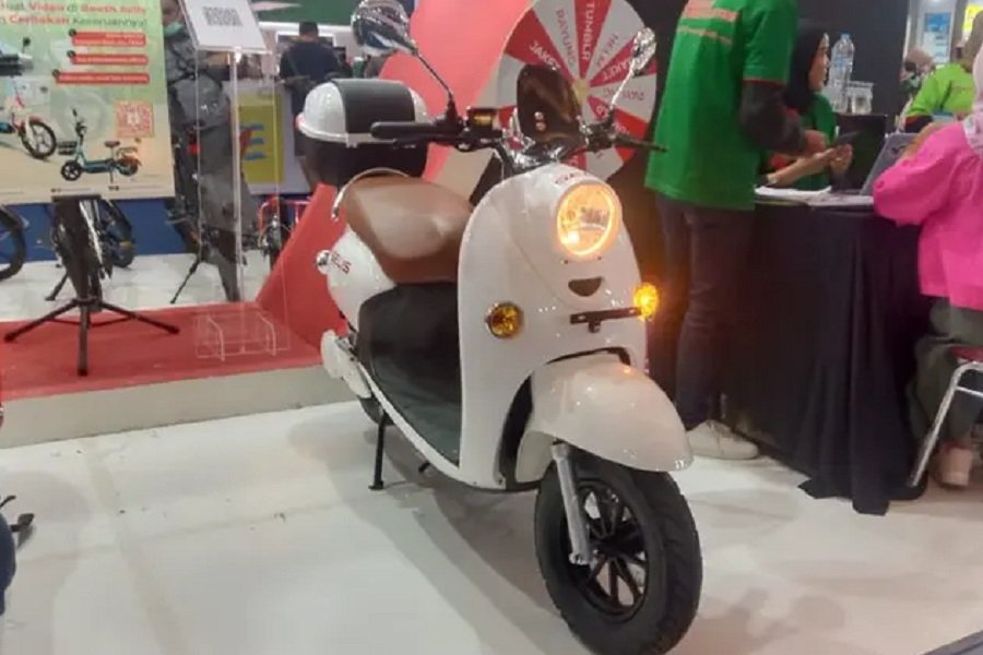 Selis Neo Scootic! Meluncur dengan Desain Kokoh dan Performa Unggul, Motor Listrik Cantik dengan Kecepatan Hingga 40 KM/Jam!