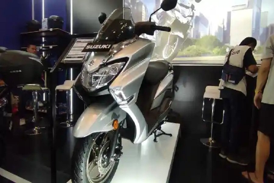 Suzuki Burgman 150 Skutik Maxi Baru Siap Menggebrak Jalanan Indonesia!