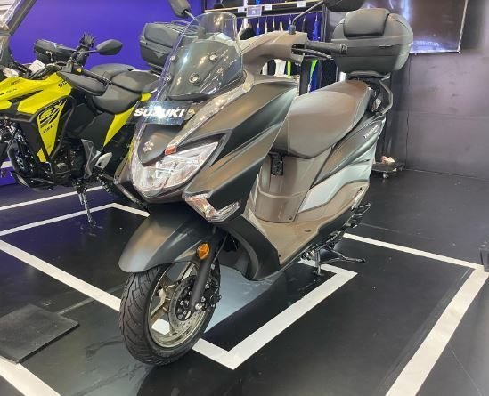 Suzuki Burgman Street 125 EX 2024 Performa dan Fitur Unggulan