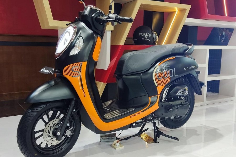 Tak Terduga! Skutik Retro Honda Scoopy 2024 Mengguncang Pasar dengan Desain Baru yang Memikat!