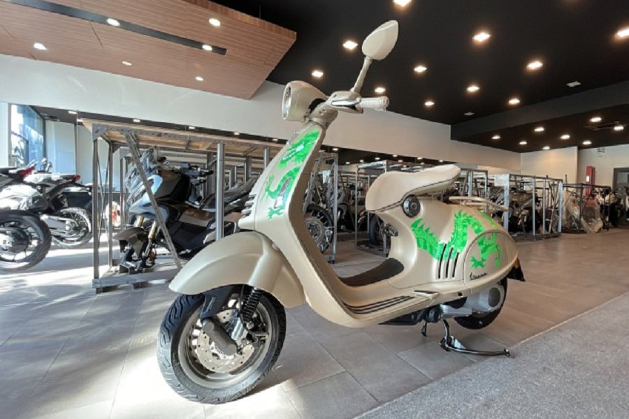 Vespa 946 Dragon Keanggunan Tak Tertandingi dengan Harga Setara All New Honda JAZZ!