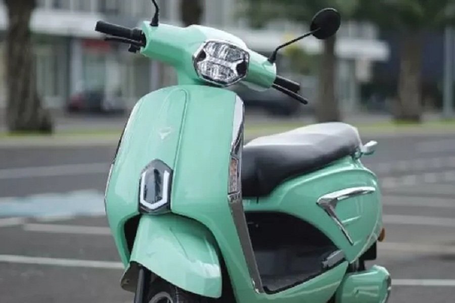 Wow! Skutik Listrik Mirip Vespa Ini Hanya 18 Jutaan! Indonesia Bikin Gebrakan!