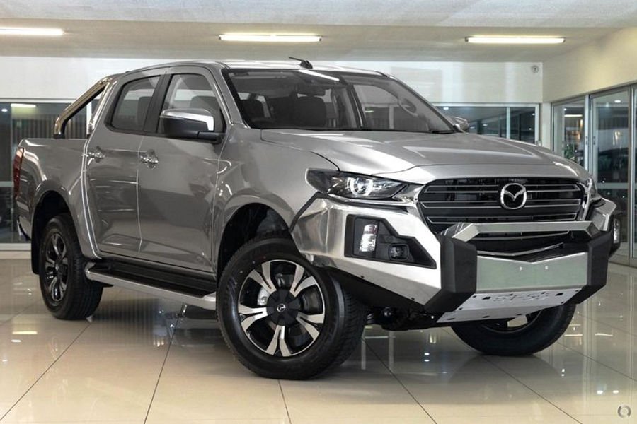 Mazda BT-50 XTR LE Menantang Dominasi Toyota Hilux dan Triton