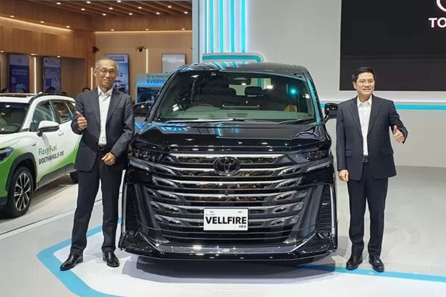 Menghadirkan Kenyamanan Mewah Toyota Vellfire HEV 2024