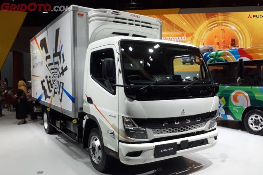 Mitsubishi Fuso eCanter Meluncur di Pasar Otomotif Indonesia