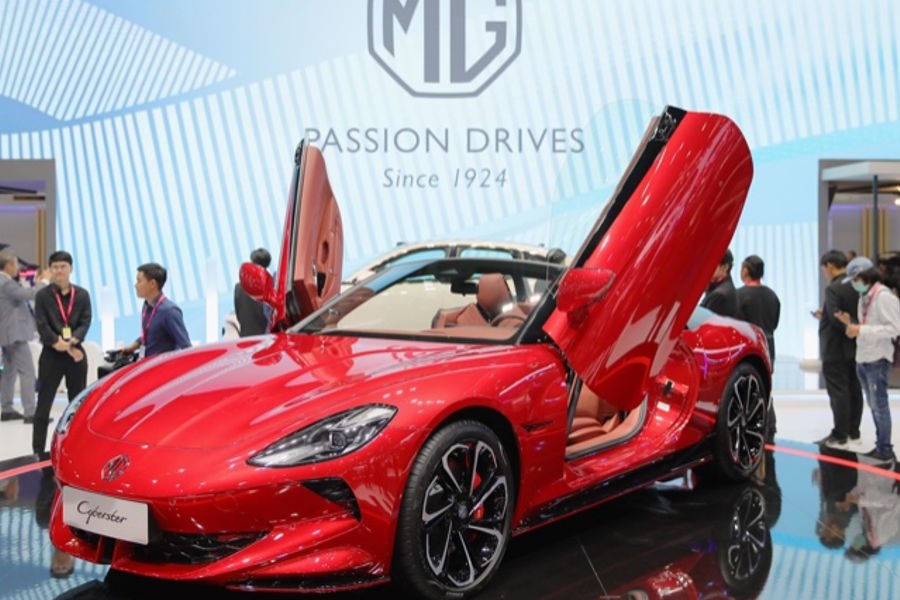 MG Cyberster Red Top Edition Meluncur di Pasar China