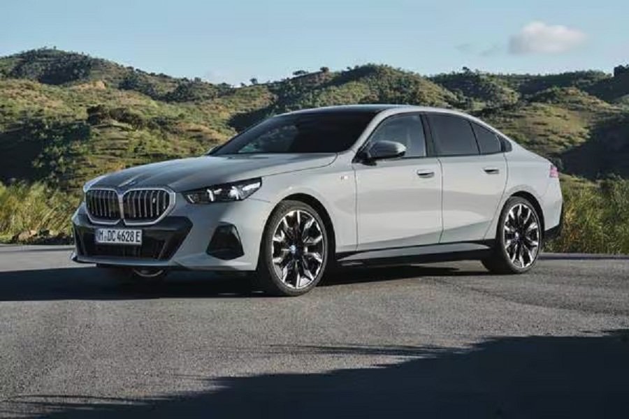 BMW Resmi Rilis Harga dan Spesifikasi BMW i5! Sedan Listrik Terbaru dengan Fitur Canggih!