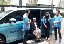 BlueBird Group Luncurkan Lifecare Taxi Taksi Khusus Kaum Difabel dengan Kenyamanan Toyota Voxy