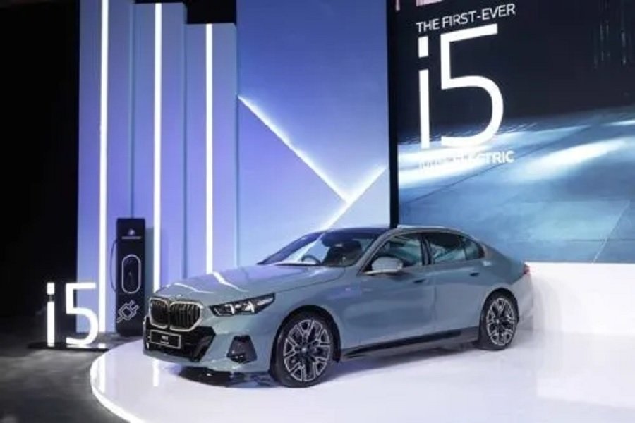 BMW i5 eDrive40 M Sport Inovasi Mobil Listrik Premium Terbaru dari BMW