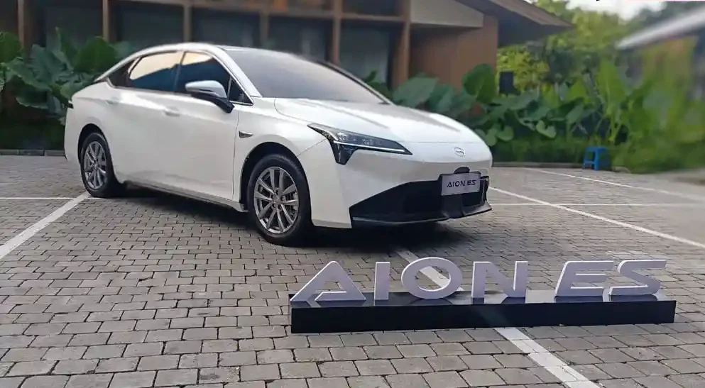 Aion ES Sedan EV dengan Teknologi Canggih dan Kenyamanan Maksimal!